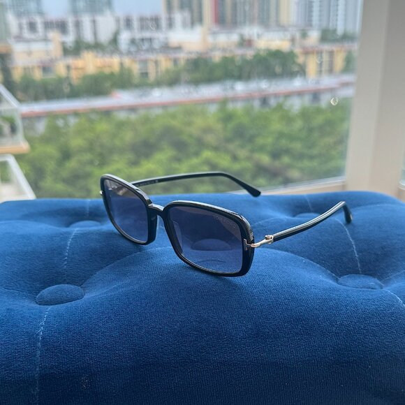 Tom Ford TF923/S 01B Bonham Black Grey Gradient Sunglasses - Picture 13 of 15